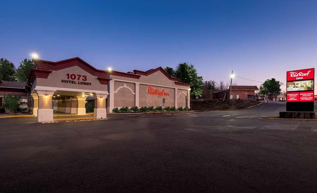 Hometowne Studios By Red Roof Bordentown - Mcguire Afb Eksteriør billede